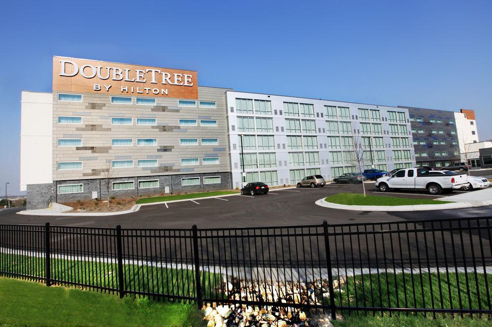 Doubletree By Hilton Omaha Southwest, Ne Hotel Exterior foto